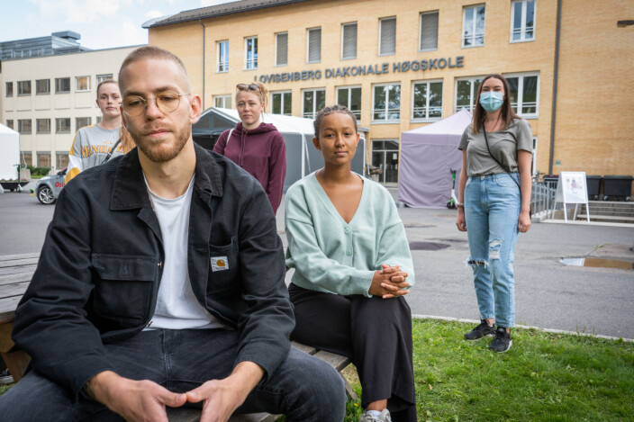 Simon Arnold Halvorsen, Tale Elida Njå, Amalie Birgitte Øksendal og Silje Skjærli studerer sykepleie ved Lovisenberg Diakonale høgskole, men er misfornøyde med praksisen de nå tilbys. Simon Arnold Halvorsen, Tale Elida Njå, Amalie Birgitte Øksendal og Silje Skjærli studerer sykepleie ved Lovisenberg Diakonale høgskole, men er misfornøyde med praksisen de nå tilbys.