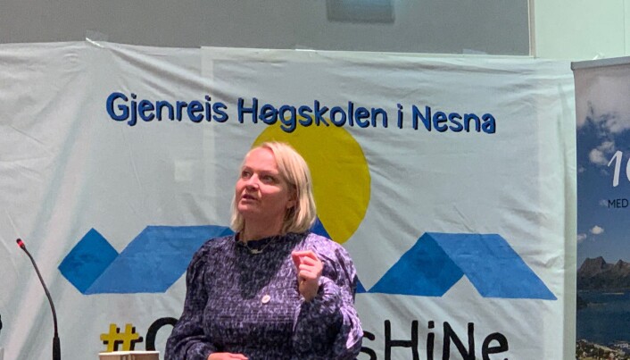 Mona Fagerås har sjølv vore rektor på ein fådelt skule. SV-politikaren er uroa både over fråflytting og lærarmangel i Nord-Noreg. Mona Fagerås har sjølv vore rektor på ein fådelt skule. SV-politikaren er uroa både over fråflytting og lærarmangel i Nord-Noreg.