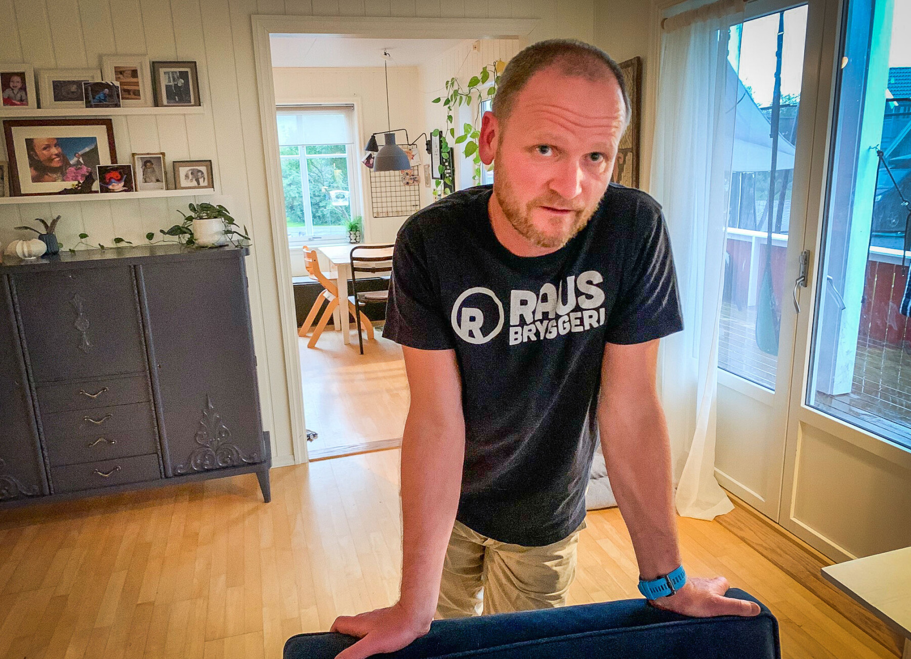 Til Mo i Rana er det omlag ein time med bil frå Nesna. Overkommeleg, meiner Knut Lyng Hansen. Men fagmiljøet hans er ikkje på Mo, det er i Bodø. Til Mo i Rana er det omlag ein time med bil frå Nesna. Overkommeleg, meiner Knut Lyng Hansen. Men fagmiljøet hans er ikkje på Mo, det er i Bodø.