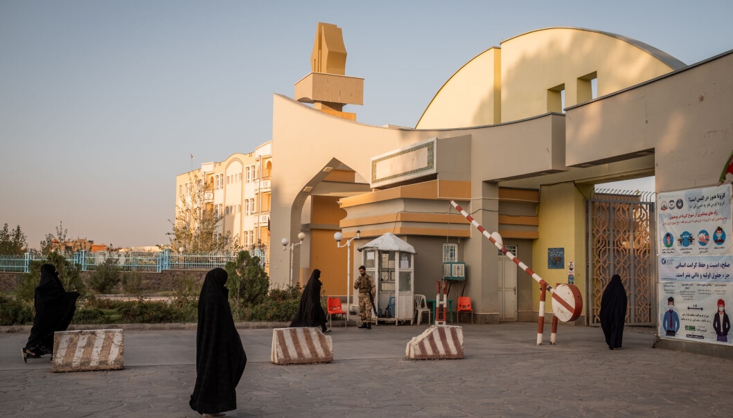 Søndag sa en talsperson for Taliban at kvinner kunne fortsette med høyere utdanning, men i separate klasser. Bildet er fra Herat universitetet i 2020. Søndag sa en talsperson for Taliban at kvinner kunne fortsette med høyere utdanning, men i separate klasser. Bildet er fra Herat universitetet i 2020.