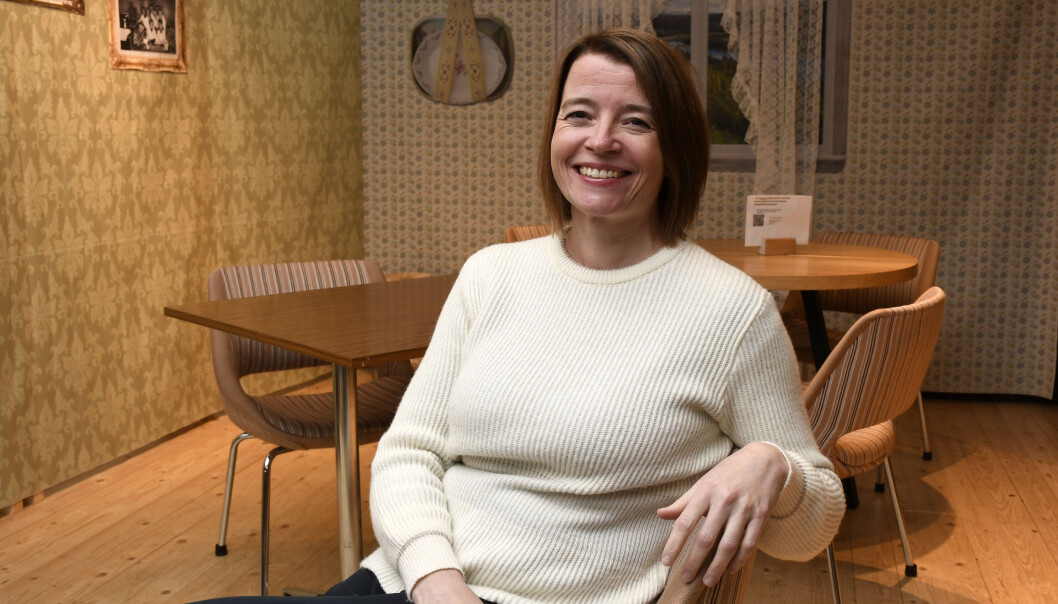 Midt i hektisk valgkamp, her fra Frø kafe i Tromsø, Kriss Rokkan Iversen. Midt i hektisk valgkamp, her fra Frø kafe i Tromsø, Kriss Rokkan Iversen.