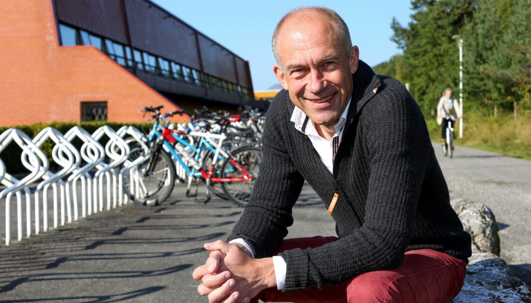 Førsteamanuensis Bjørn Jæger ved Høgskolen i Molde fikk publisert sin artikkel «Circularity for Electric and Electronic Equipment (EEE), the Edge and Distributed Ledger (Edge&DL) Model» i tidsskriftet Sustainability som nå er på gråsonelisten til Det nasjonale publiseringsutvalget. Førsteamanuensis Bjørn Jæger ved Høgskolen i Molde fikk publisert sin artikkel «Circularity for Electric and Electronic Equipment (EEE), the Edge and Distributed Ledger (Edge&DL) Model» i tidsskriftet Sustainability som nå er på gråsonelisten til Det nasjonale publiseringsutvalget.