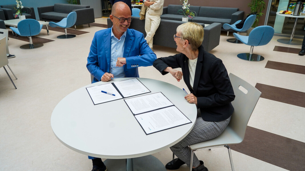 Administrerende direktør i NHO, Ole Erik Almlid og Rektor ved NTNU Anne Borg var begge fornøyde etter signeringen. Administrerende direktør i NHO, Ole Erik Almlid og Rektor ved NTNU Anne Borg var begge fornøyde etter signeringen.