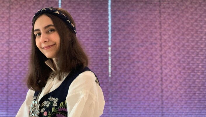 Ayna Mousavi har aldri følt på et krav fra sine foreldre om å ta høyere utdanning. Ayna Mousavi har aldri følt på et krav fra sine foreldre om å ta høyere utdanning.