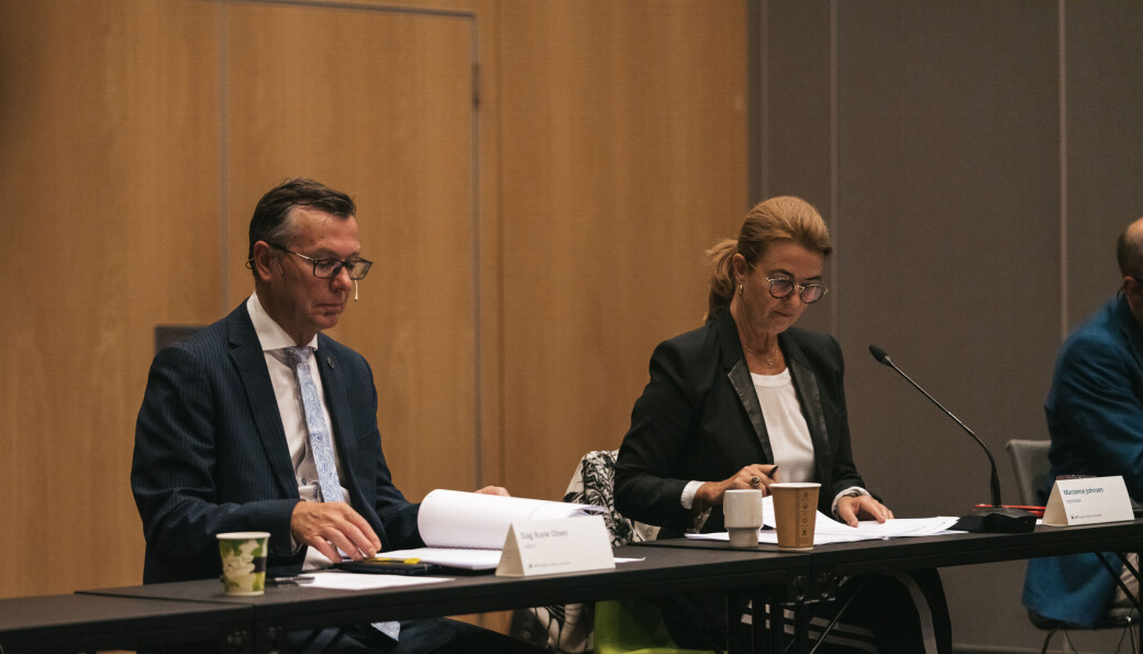 Styret ved UiT Dag Rune Olsen og styreleder Marianne E. Johnsen UiT, samt resten av styret ved UiT går for å innføre et trøblete it-system ved universitetet fra 1.januar. Styret ved UiT Dag Rune Olsen og styreleder Marianne E. Johnsen UiT, samt resten av styret ved UiT går for å innføre et trøblete it-system ved universitetet fra 1.januar.