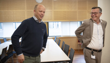— Vi er i gang med å jobbe mot politiske beslutningstakere, sier UiT-rektor Dag Rune Olsen. Her sammen med Sp-leder Trygve Slagsvold Vedum — Vi er i gang med å jobbe mot politiske beslutningstakere, sier UiT-rektor Dag Rune Olsen. Her sammen med Sp-leder Trygve Slagsvold Vedum