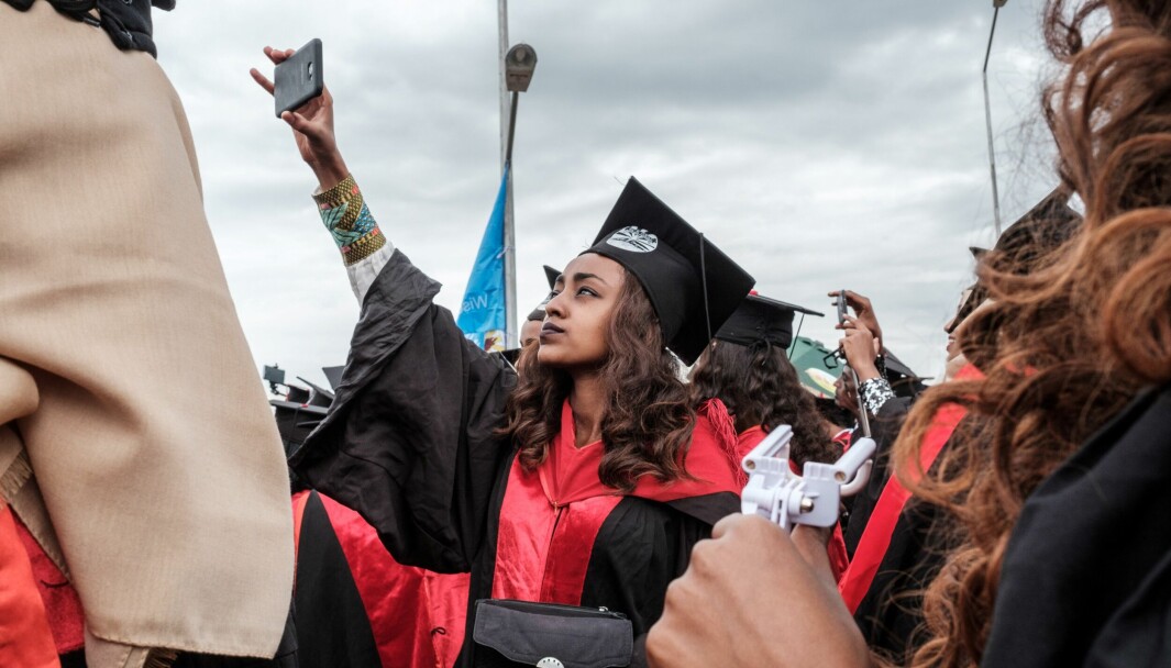 — At ikke alle har samme mulighet til å publisere fremmer ulikhet mellom forskere, sier Addisu Mekonnen ved Universitetet i Bahir Dar. Her feirer studenter under en avslutningsseremoni ved universitetet i 2018. — At ikke alle har samme mulighet til å publisere fremmer ulikhet mellom forskere, sier Addisu Mekonnen ved Universitetet i Bahir Dar. Her feirer studenter under en avslutningsseremoni ved universitetet i 2018.