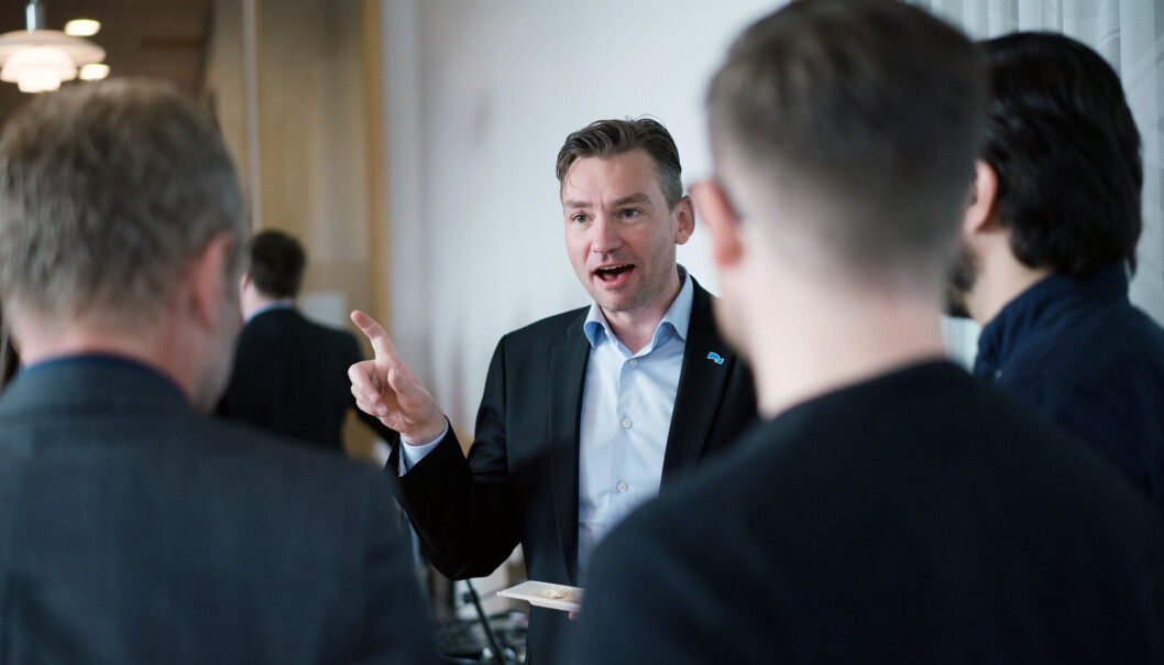 Henrik Asheim spiser kake på Universitetet i Oslo på en av sine siste uker som statsråd. Henrik Asheim spiser kake på Universitetet i Oslo på en av sine siste uker som statsråd.