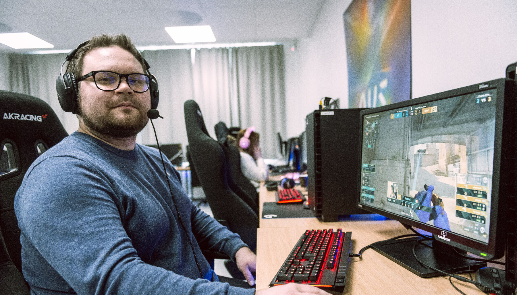Sindre Rygg er lærer på Arna videregående skole i Bergen, men studerer også gaming. Sindre Rygg er lærer på Arna videregående skole i Bergen, men studerer også gaming.
