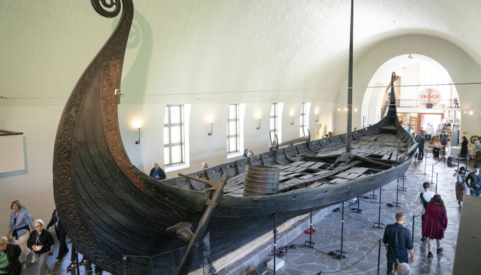 Det nye Vikingtidsmuseet er planlagt åpnet i 2026. Nå tror Universitetet i Oslo det er sannsynlig at byggestart utsettes på grunn av milliardsprekk.