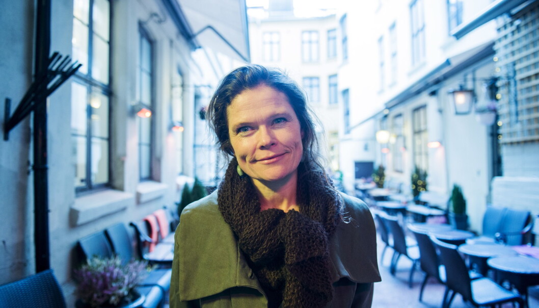 Det som mange med Hellestveit nå ser, er hvordan «internasjonalisering» har begynt å gjøre manifeste innhogg i andre, historisk velfunderte og etter min mening umistelige rasjonaliteter i det akademiske, mener Jørgen Lund. Det som mange med Hellestveit nå ser, er hvordan «internasjonalisering» har begynt å gjøre manifeste innhogg i andre, historisk velfunderte og etter min mening umistelige rasjonaliteter i det akademiske, mener Jørgen Lund.