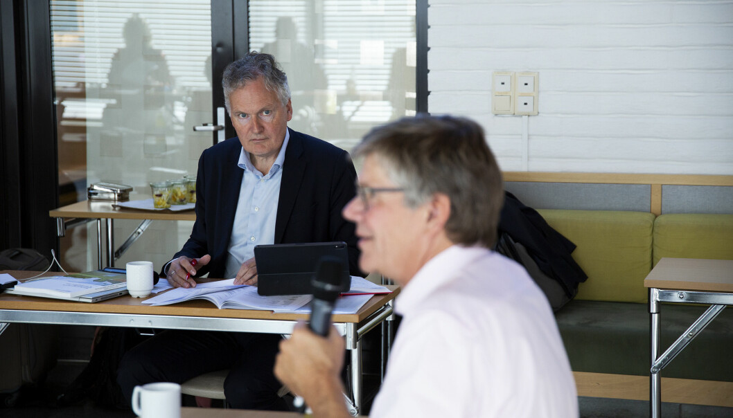 Bildet viser universitetsdirektør Arne Benjaminsen (t.v.) og rektor Svein Stølen på Universitetet i Oslos styremøte 8. september 2021.