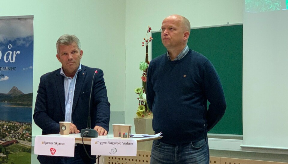 Nestleder Bjørnar skjæran (Ap) og partileder Trygve slagsvold Vedum (Sp) på Nesna under valgdebatt høsten 2021.