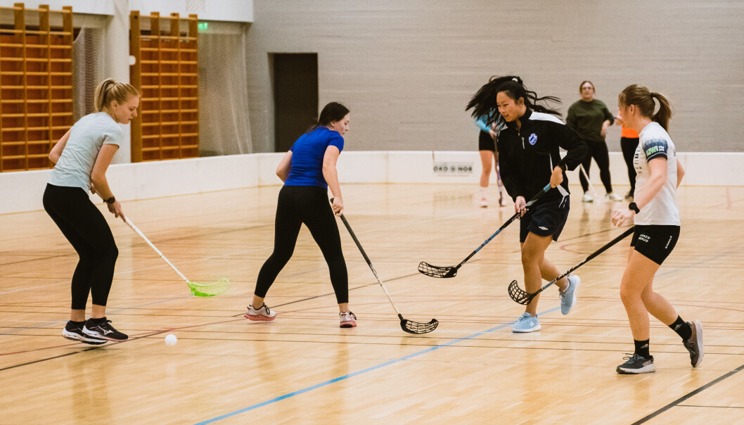 Innebandy er en av studentidrettene som har mistet flest medlemmer under pandemien. Da det åpnet opp igjen ved semesterstart var det mange som ville prøve seg på innebandy hos Bergen studentidrettslag. Innebandy er en av studentidrettene som har mistet flest medlemmer under pandemien. Da det åpnet opp igjen ved semesterstart var det mange som ville prøve seg på innebandy hos Bergen studentidrettslag.