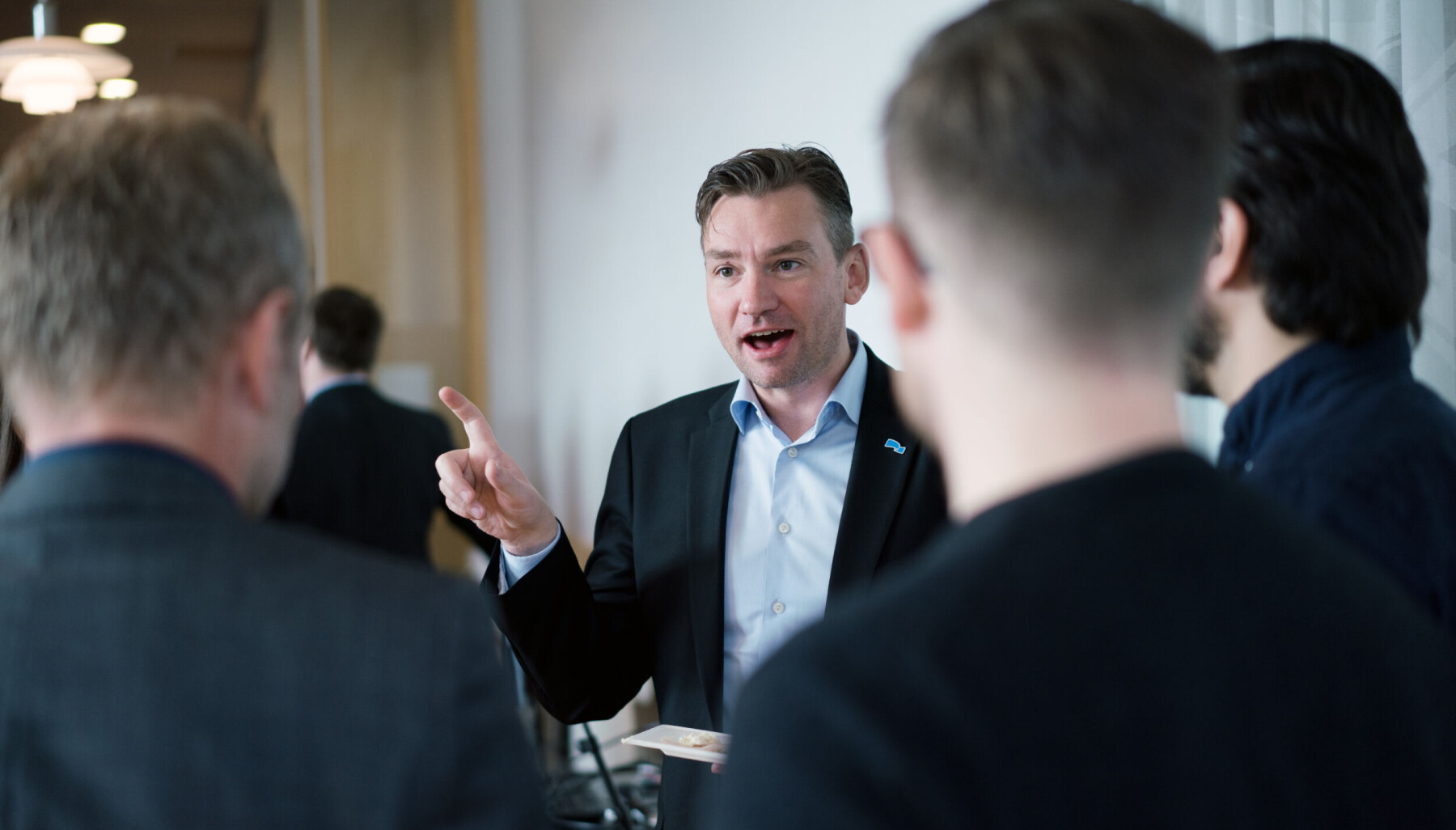 Forskning- og høyere utdanningsminister har vært produktiv den senere tiden, lagt fram ny forskrift for egenbetaling, og markert intensjonsavtalen om mer arbeidslivsrelevans i høyere utdanning, som på dette bildet. Forskning- og høyere utdanningsminister har vært produktiv den senere tiden, lagt fram ny forskrift for egenbetaling, og markert intensjonsavtalen om mer arbeidslivsrelevans i høyere utdanning, som på dette bildet.