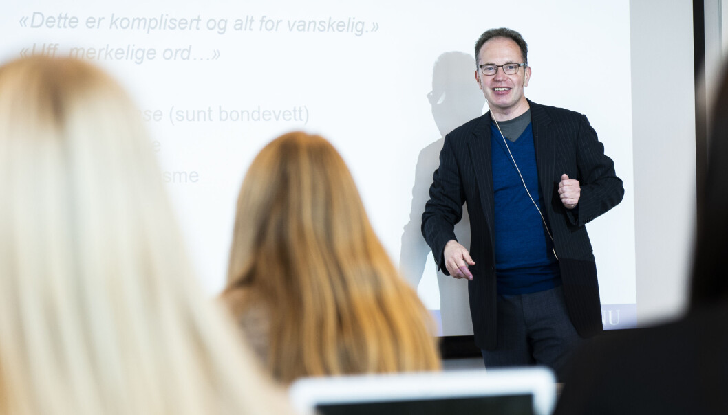 — Jeg planlegger undervisning i mine vanlige emner for våren 2022, sier Øyvind Eikrem, selv om NTNU-styret skal avgjøre avskjedssaken mot han i desember. Her er han på en av høstens forelesninger. — Jeg planlegger undervisning i mine vanlige emner for våren 2022, sier Øyvind Eikrem, selv om NTNU-styret skal avgjøre avskjedssaken mot han i desember. Her er han på en av høstens forelesninger.