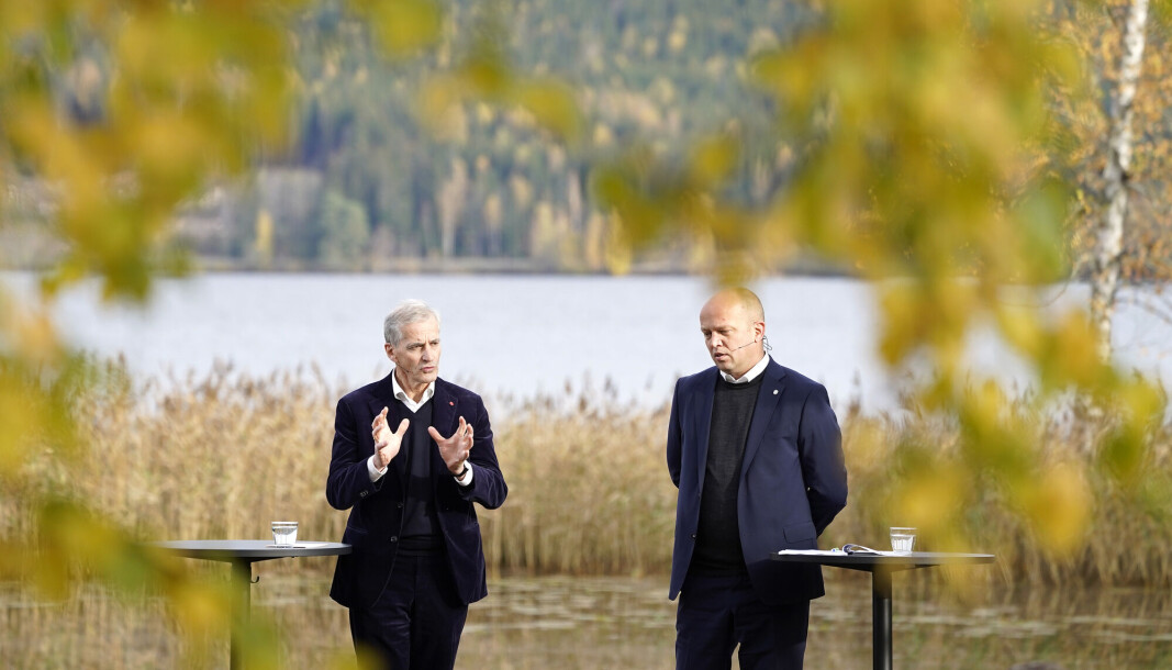 Leder i Ap ,Jonas Gahr Støre, t.v. og leder i Sp, Trygve Slagsvold Vedum, la fram regjeringsplattformen ved Hurdalsjøen hotell onsdag kl 14. Leder i Ap ,Jonas Gahr Støre, t.v. og leder i Sp, Trygve Slagsvold Vedum, la fram regjeringsplattformen ved Hurdalsjøen hotell onsdag kl 14.