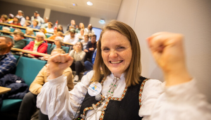 Leder for Folkeaksjonen for høgere utdanning på Helgeland, Jenny Myklebust, jubler over seieren. Leder for Folkeaksjonen for høgere utdanning på Helgeland, Jenny Myklebust, jubler over seieren.