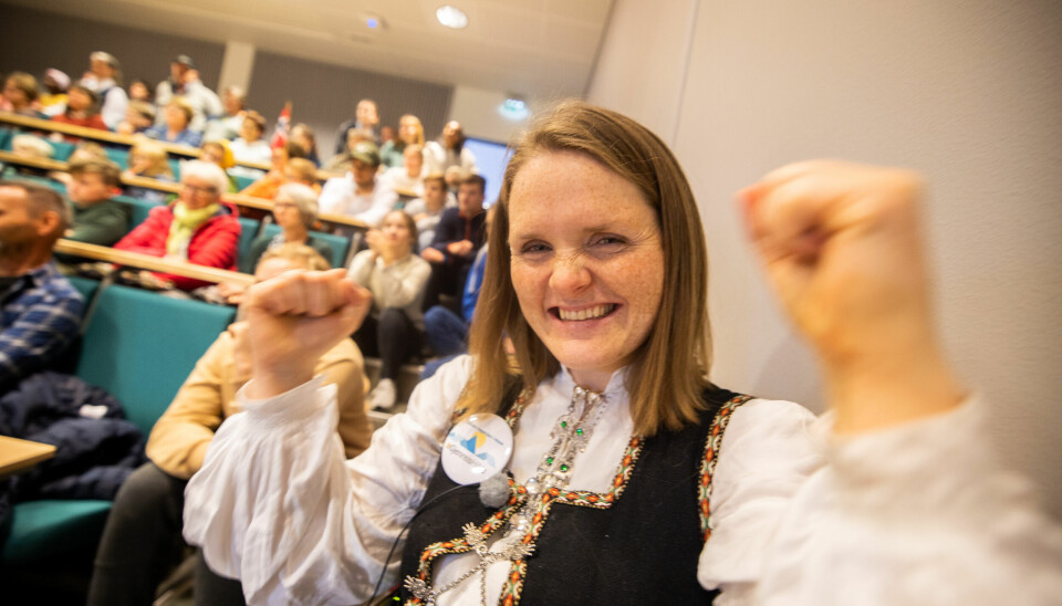 Leder for Folkeaksjonen for høgere utdanning på Helgeland, Jenny Myklebust, jubler over seieren.