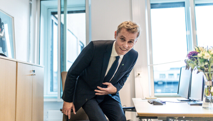 På oppfordring: Ola Borten Moe prøvesitter sjefsstolen. På oppfordring: Ola Borten Moe prøvesitter sjefsstolen.