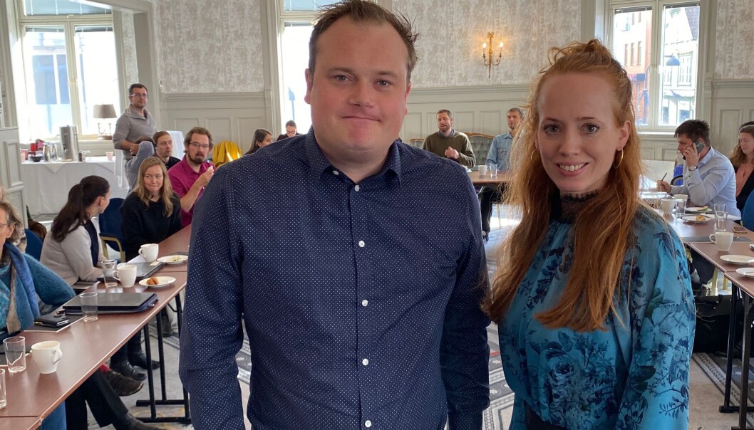 — I Danmark flytter man studieplasser fra humaniora til distriktene. Hvis vi gjorde det samme i Norge ville det vært dårlig for oss som kunnskapsnasjon, sier nyvalgt leder av Akademiet for yngre forskere, Jonas Stein. Her sammen med nyvalgt nestleder, Kjersti Lohne i Stavanger fredag — I Danmark flytter man studieplasser fra humaniora til distriktene. Hvis vi gjorde det samme i Norge ville det vært dårlig for oss som kunnskapsnasjon, sier nyvalgt leder av Akademiet for yngre forskere, Jonas Stein. Her sammen med nyvalgt nestleder, Kjersti Lohne i Stavanger fredag