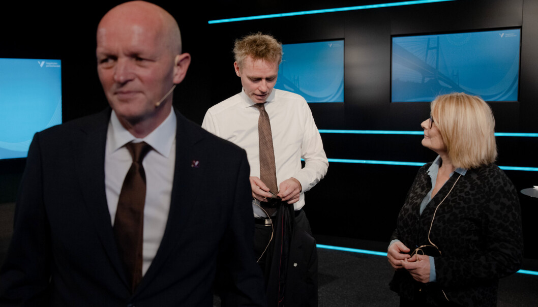 — Vi er flinke i Norge til å tenke, system, bokser og ha tellekanter. Men innerst inne handler det dypest sett om en kultur for samarbeid mellom institusjoner og arbeidsliv, sa statsråd Ola Borten Moe under HVL-konferansen i Bergen. Her flankert av rektor Sunniva Whittaker, UiA og rektor Gunnar Yttri ved HVL. — Vi er flinke i Norge til å tenke, system, bokser og ha tellekanter. Men innerst inne handler det dypest sett om en kultur for samarbeid mellom institusjoner og arbeidsliv, sa statsråd Ola Borten Moe under HVL-konferansen i Bergen. Her flankert av rektor Sunniva Whittaker, UiA og rektor Gunnar Yttri ved HVL.
