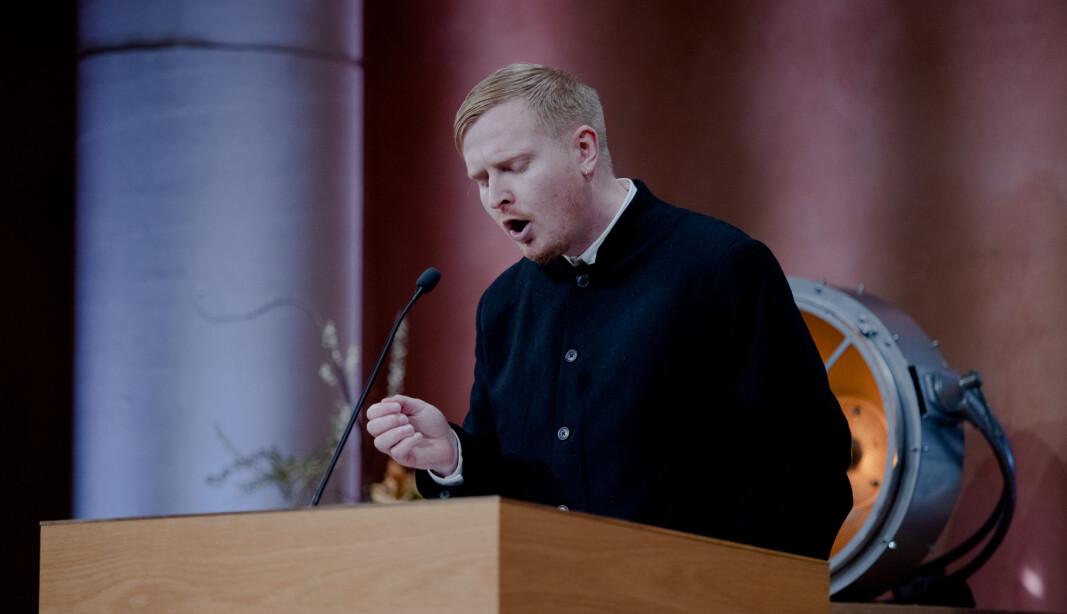 «Universitetet i Bergen burde være obligtorisk»! seier poet Erlend Nødtvedt i sin lyriske hyllest til institusjonen. «Universitetet i Bergen burde være obligtorisk»! seier poet Erlend Nødtvedt i sin lyriske hyllest til institusjonen.
