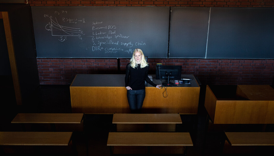— Jeg sitter med en følelse av at man blir bedt om å løse arbeidsoppgaver med et tidsregime som er helt umulig å løse, sier stipendiat ved Universitetet i Oslo, Hannah Løke Kjos. — Jeg sitter med en følelse av at man blir bedt om å løse arbeidsoppgaver med et tidsregime som er helt umulig å løse, sier stipendiat ved Universitetet i Oslo, Hannah Løke Kjos.