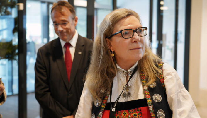 Forskerforbundet ber både høgskuleleiinga, her representert ved rektor Johann Roppen, og avdelingsleiinga, her representert ved dekan Kate Kartveit, om å bidra meir til å avslutta konfliktar ved Avdeling for mediefag. Forskerforbundet ber både høgskuleleiinga, her representert ved rektor Johann Roppen, og avdelingsleiinga, her representert ved dekan Kate Kartveit, om å bidra meir til å avslutta konfliktar ved Avdeling for mediefag.