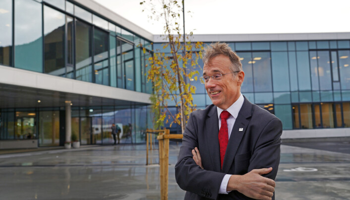 Rektor Roppen trur krava til å bli universitet er bevegelege og kan endrast. Difor kan han sjå for seg eit universitet i Volda på sikt. Rektor Roppen trur krava til å bli universitet er bevegelege og kan endrast. Difor kan han sjå for seg eit universitet i Volda på sikt.