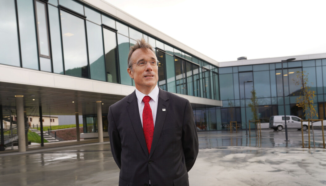 Johann Roppen avslutter sin andre periode som valgt rektor ved Høgskulen i Volda neste sommer. Spørsmålet styret må ta stilling til nå, er om neste rektor også skal velges eller i stedet ansettes. Johann Roppen avslutter sin andre periode som valgt rektor ved Høgskulen i Volda neste sommer. Spørsmålet styret må ta stilling til nå, er om neste rektor også skal velges eller i stedet ansettes.