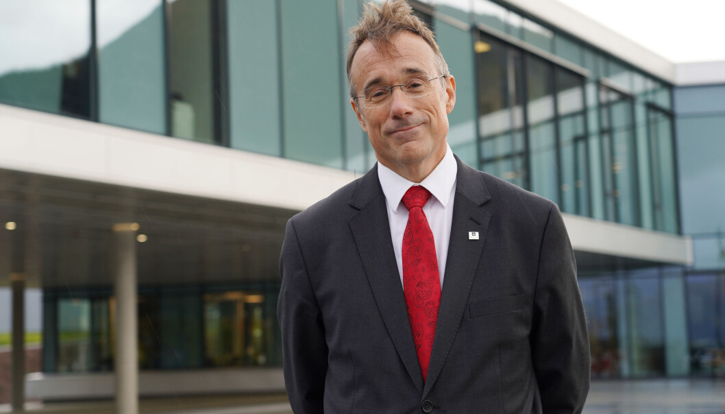 Rektor ved Høgskulen i Volda, Johann Roppen, og resten av ledelsen ved høgskolen legger om eksamensformen den siste perioden før jul. Rektor ved Høgskulen i Volda, Johann Roppen, og resten av ledelsen ved høgskolen legger om eksamensformen den siste perioden før jul.