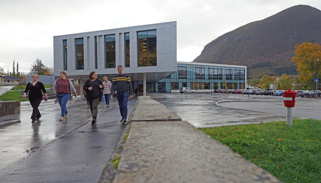 Høgskulen i Volda skal drøfta kva leiingsmodell dei skal ha i framtida. Høgskulen i Volda skal drøfta kva leiingsmodell dei skal ha i framtida.