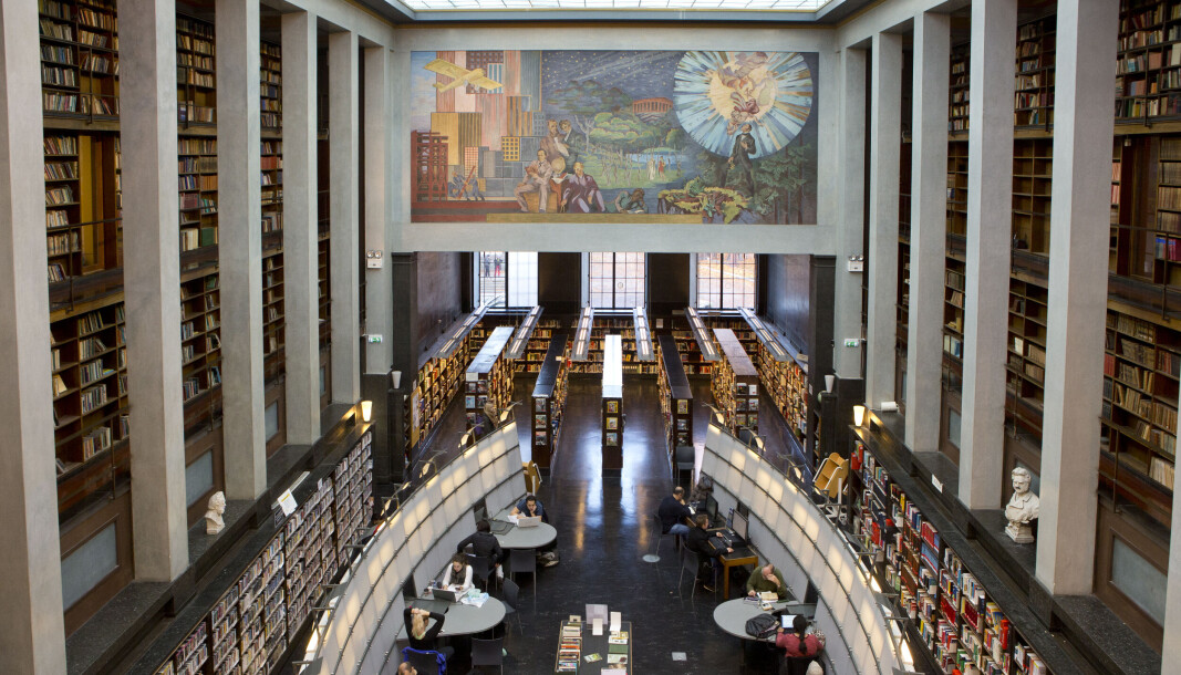 Norsk faglitterær forfatter- og oversetterforening mener at vitenskapelig ansattes mulighet til å utvikle en forfatteridentitet er viktig for akademisk frihet. Bildet er fra det tidligere hovedbiblioteket til Deichmanske bibliotek i Oslo. Foto: © Espen Bratlie / Samfoto Norsk faglitterær forfatter- og oversetterforening mener at vitenskapelig ansattes mulighet til å utvikle en forfatteridentitet er viktig for akademisk frihet. Bildet er fra det tidligere hovedbiblioteket til Deichmanske bibliotek i Oslo. Foto: © Espen Bratlie / Samfoto