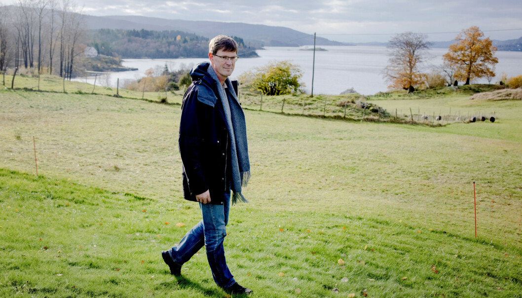 Aksel Mjøs (bilete) har saman med Arnt Ove Hopland engasjert seg fleire gonger i språkdebatten om norsk og engelsk i akademia. Aksel Mjøs (bilete) har saman med Arnt Ove Hopland engasjert seg fleire gonger i språkdebatten om norsk og engelsk i akademia.