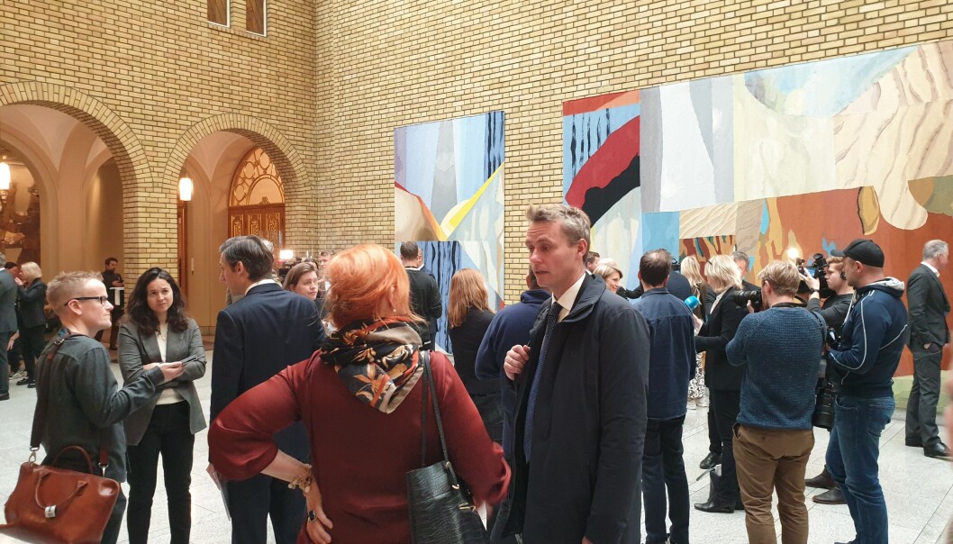 Forsknings- og høgere utdanningsminister Ola Borten Moe (sp) i Vandrehallen etter presentasjonen i Stortinget Forsknings- og høgere utdanningsminister Ola Borten Moe (sp) i Vandrehallen etter presentasjonen i Stortinget