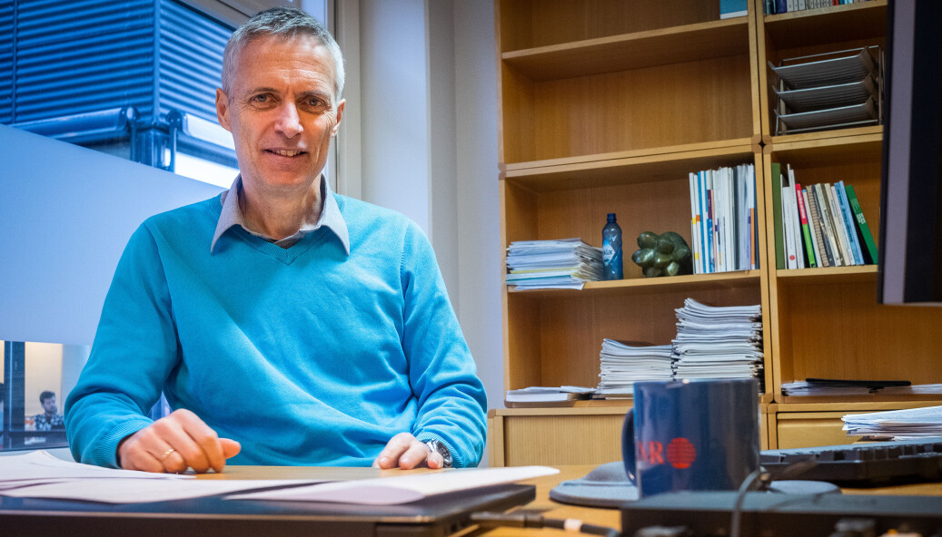 Prioriterte områder blir satt kraftig tilbake med mindre aktivitet og tapt kompetanse, mener styreleder i Forskningsinstituttenes fellesarena, Lars Holden om Kunnskapsdepartementets og NFR-styrets forslag for å løse krisen i Forskningsrådet. Prioriterte områder blir satt kraftig tilbake med mindre aktivitet og tapt kompetanse, mener styreleder i Forskningsinstituttenes fellesarena, Lars Holden om Kunnskapsdepartementets og NFR-styrets forslag for å løse krisen i Forskningsrådet.