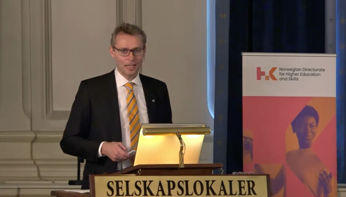 Forskings- og høgare utdanningsminister Ola Borten Moe (Sp) kom med ulike signal då han snakka på jubileumsarrangementet for Senter for framifrå utdanning (SFU). Forskings- og høgare utdanningsminister Ola Borten Moe (Sp) kom med ulike signal då han snakka på jubileumsarrangementet for Senter for framifrå utdanning (SFU).