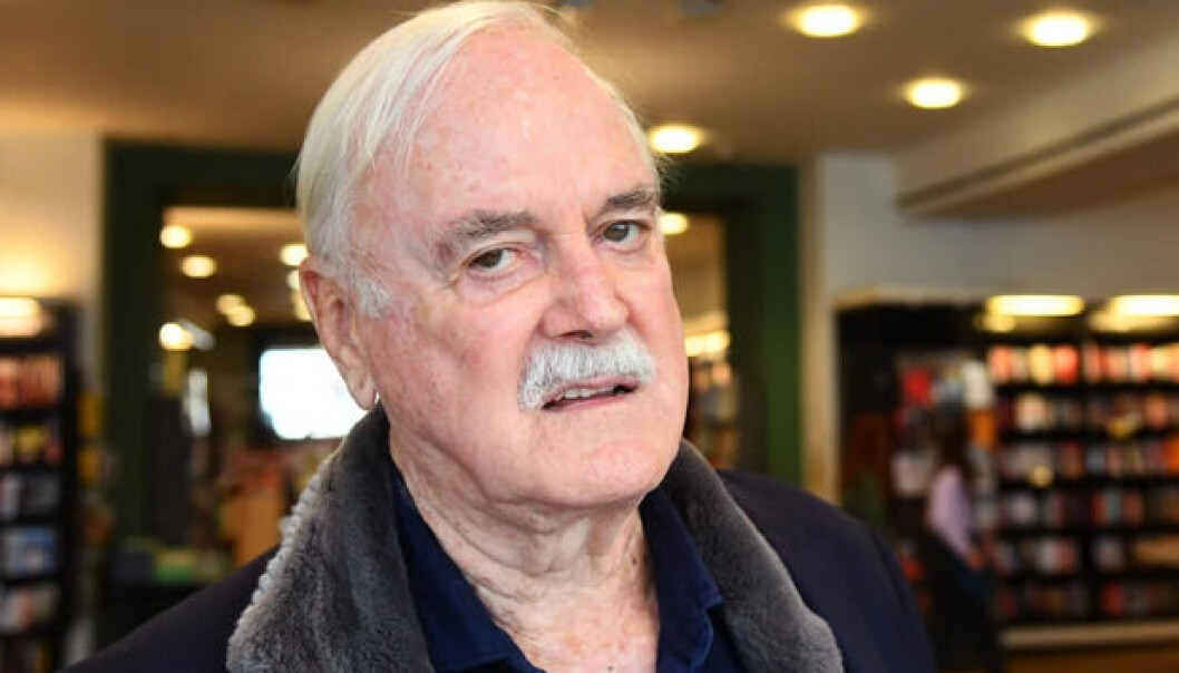 John Cleese ønsker ikke å stille opp som foredragsholder i Cambridge Union etter at kunsthistorikeren Andrew Graham-Dixon ble svartelistet. John Cleese ønsker ikke å stille opp som foredragsholder i Cambridge Union etter at kunsthistorikeren Andrew Graham-Dixon ble svartelistet.