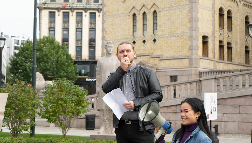 Freddy André Øvstegård, som her demonstrerer for økt studiestøtte, er blant stortingspolitikerne som har fått skattekrav.