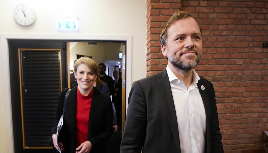 Finanspolitisk talsperson Kari Elisabeth Kaski (SV) og SV-leder Audun Lysbakken legger fram SVs alternative budsjett mandag formiddag .