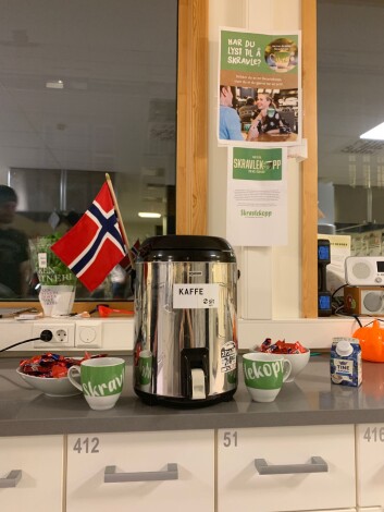 Dette bildet er fra Teknobyens felleskjøkken, hvor Skravlekopp er lett tilgjengelig. Dette bildet er fra Teknobyens felleskjøkken, hvor Skravlekopp er lett tilgjengelig.
