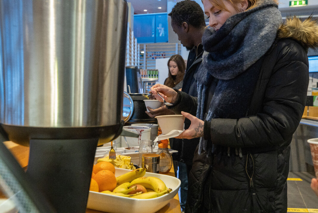 I kantina ved Høgskulen i Volda vil det bli servert gratis frukost under eksamensperioden. Eit tilbod fleire studentar allereie har nytt seg av. I kantina ved Høgskulen i Volda vil det bli servert gratis frukost under eksamensperioden. Eit tilbod fleire studentar allereie har nytt seg av.