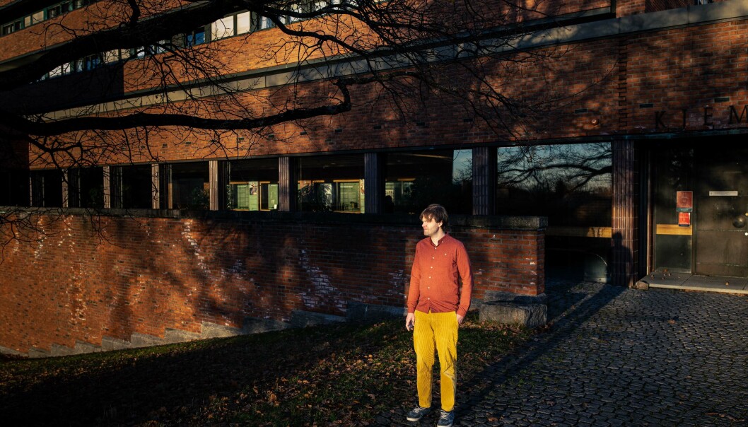 — Det kan sees på som det verste fra to verdener. I det private næringsliv er det høy risiko, men også stor gevinst om man lykkes. I offentlig sektor har fordelen vært det å ha en trygg jobb, god pensjon og andre goder. Mens i min jobb er betingelsene dårlige uten at jeg har utsikt til noen stor gevinst, sier Sigurd Øien-Ødegaard. — Det kan sees på som det verste fra to verdener. I det private næringsliv er det høy risiko, men også stor gevinst om man lykkes. I offentlig sektor har fordelen vært det å ha en trygg jobb, god pensjon og andre goder. Mens i min jobb er betingelsene dårlige uten at jeg har utsikt til noen stor gevinst, sier Sigurd Øien-Ødegaard.