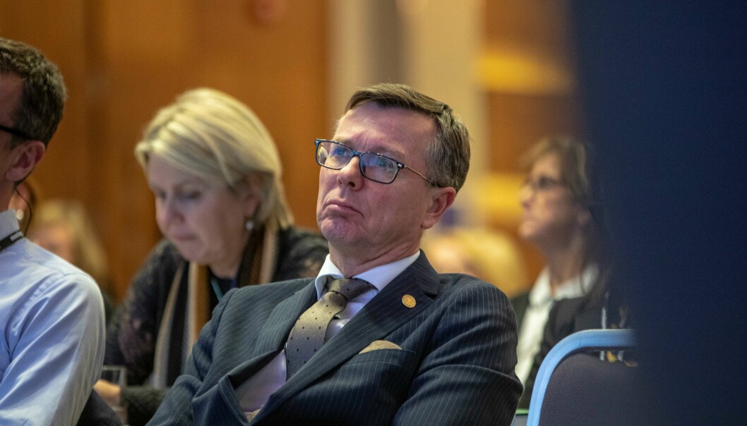 Stipendiat og Rødt-politiker Sofie Marhaug er uenig med Dag Rune Olsen (bildet) i at regjeringens beslutning om å gjenopprette Høgskolen i Nesna truer universitetetenes frihet og autonomi.