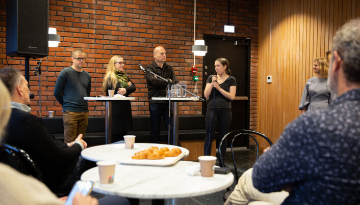 Panelet på frokostmøtet om post-korona undervisning, Eirik Welo (t.v.), Christine Meklenborg Nilsen og Einar Lie, her sammen med midlertidig førsteleltor Sine Halkjelsvik Bjordal. Panelet på frokostmøtet om post-korona undervisning, Eirik Welo (t.v.), Christine Meklenborg Nilsen og Einar Lie, her sammen med midlertidig førsteleltor Sine Halkjelsvik Bjordal.