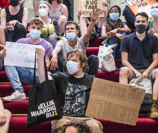 Universiteta «går opp i saumane»: Forlangar færre internasjonale studentar