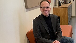 Eikrem på venterommet i forkant av møtet. Eikrem på venterommet i forkant av møtet.