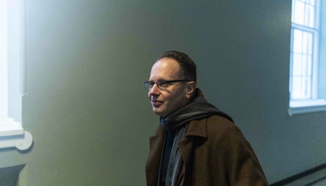 Førsteamanuensis ved NTNU Øyvind Eikrem har inngått forlik med sin arbeidsgiver etter at de opprinnelig ønsket å gi ham sparken. Han, skal ha fått en solid sluttpakke som varer i nesten fem år. Her er Eikrem på vei inn til møte med NTNU-styret onsdag 1. desember. Førsteamanuensis ved NTNU Øyvind Eikrem har inngått forlik med sin arbeidsgiver etter at de opprinnelig ønsket å gi ham sparken. Han, skal ha fått en solid sluttpakke som varer i nesten fem år. Her er Eikrem på vei inn til møte med NTNU-styret onsdag 1. desember.