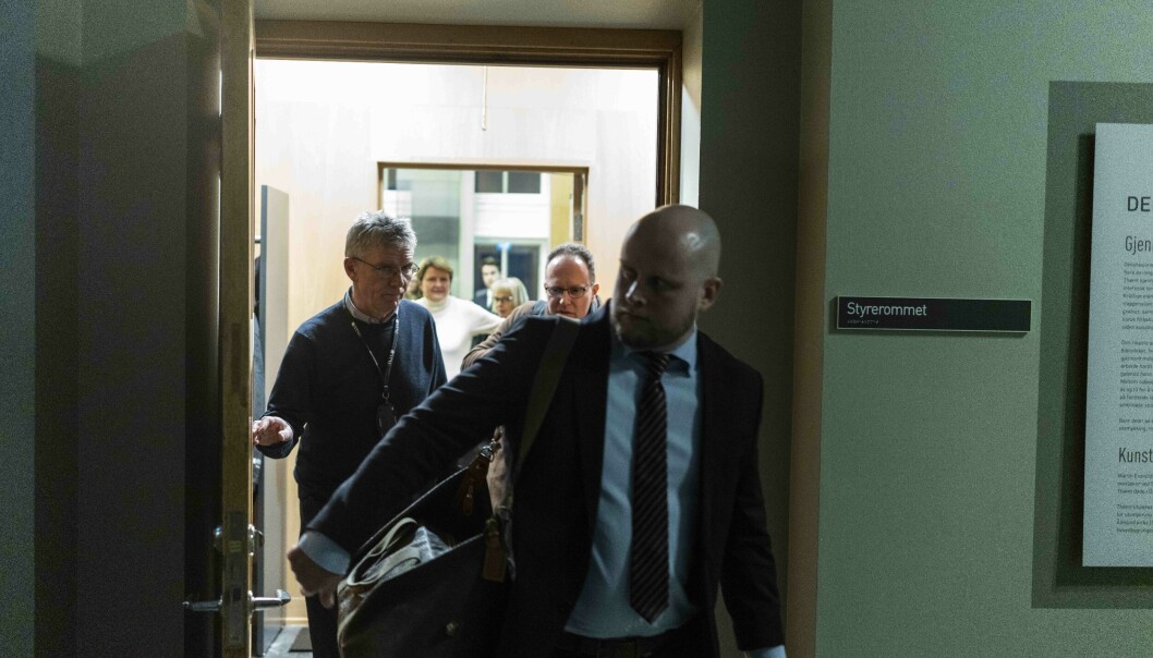 Advokat i Forskerforbundet, Christoffer Hjelde, og Øyvind Eikrem på vei ut at styremøtet til NTNU onsdag 1.desember. Hjelde mente det hadde vært en godt møte. Advokat i Forskerforbundet, Christoffer Hjelde, og Øyvind Eikrem på vei ut at styremøtet til NTNU onsdag 1.desember. Hjelde mente det hadde vært en godt møte.